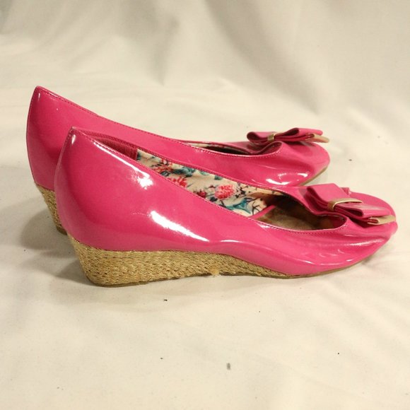 Liv & Maddie Other - LIV & MADDIE Pink Patent Leather Bow Front Peep Toe Wedges Size 6